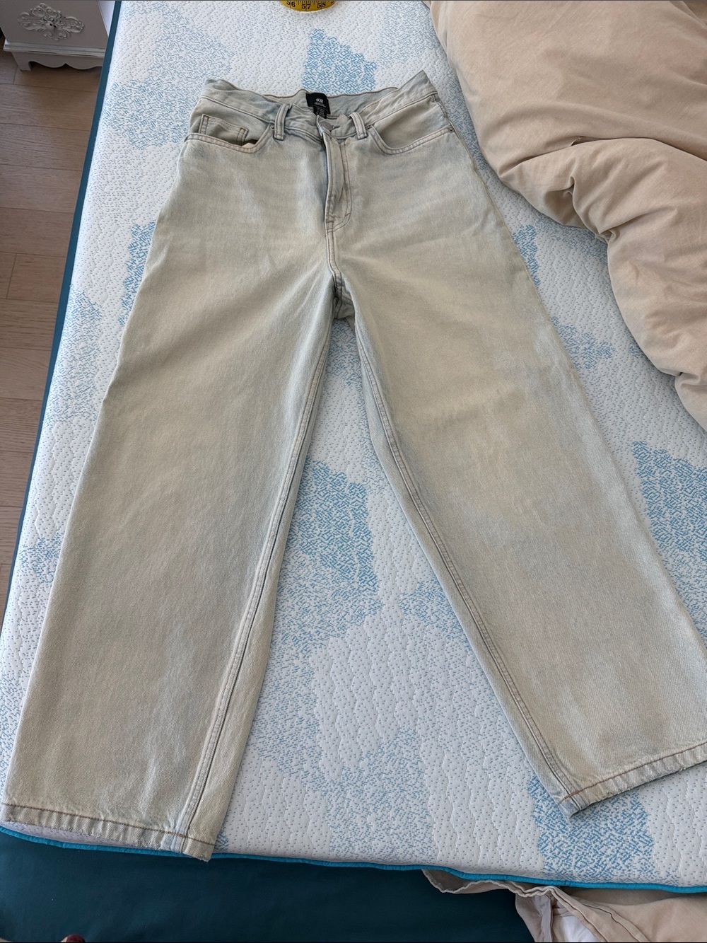 H&M Men's Straight-Leg Jeans in Light Beige